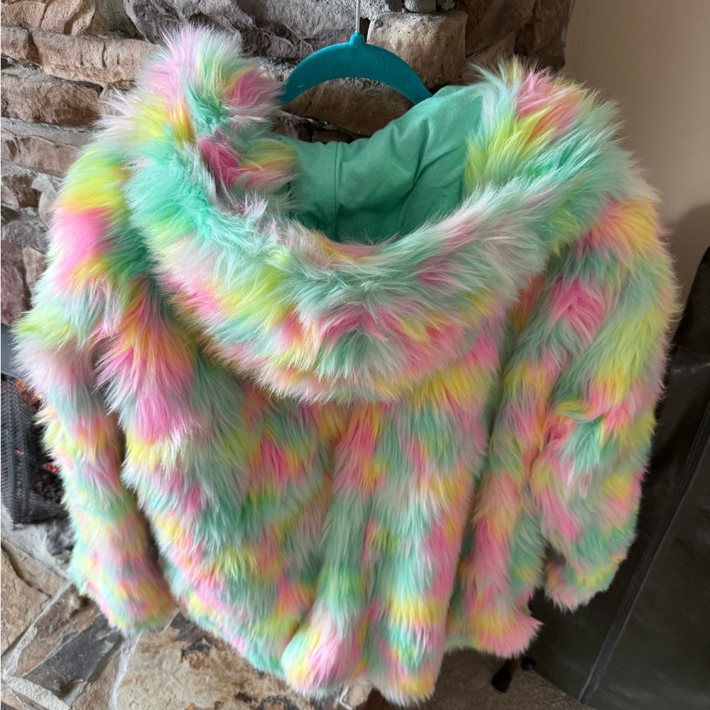 UGG Women’s ' Pastel Faux Fur Jacket - Picture 4 of 7